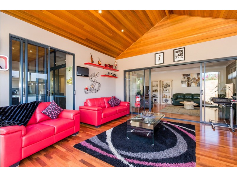 125 Hudson Drive, Dudley Park WA 6210