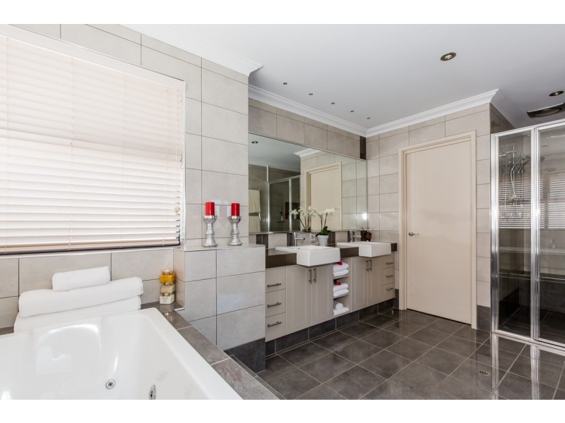 125 Hudson Drive, Dudley Park WA 6210