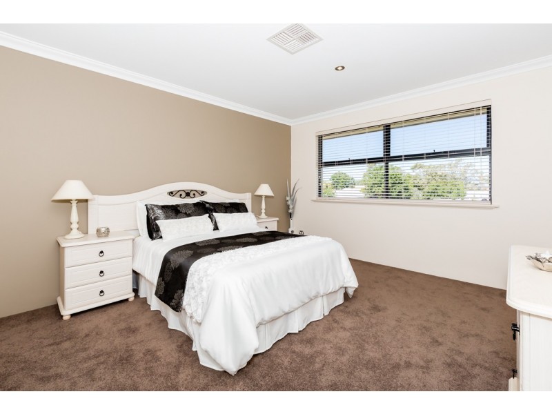 125 Hudson Drive, Dudley Park WA 6210