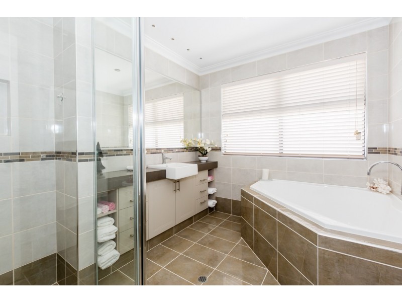 125 Hudson Drive, Dudley Park WA 6210