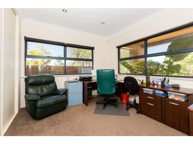 125 Hudson Drive, Dudley Park WA 6210