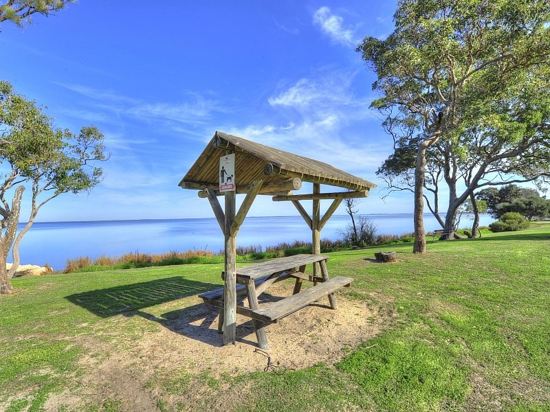 125 Hudson Drive, Dudley Park WA 6210