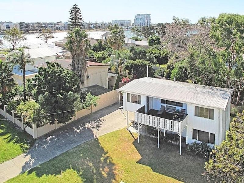 36 Leighton Road, Halls Head WA 6210