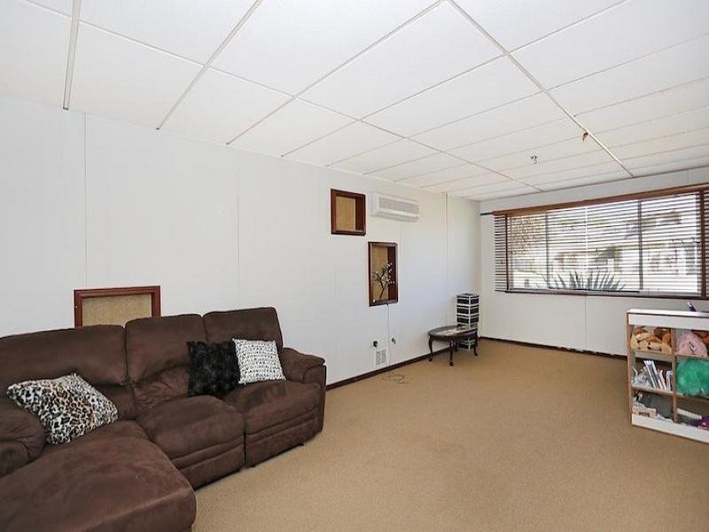 36 Leighton Road, Halls Head WA 6210