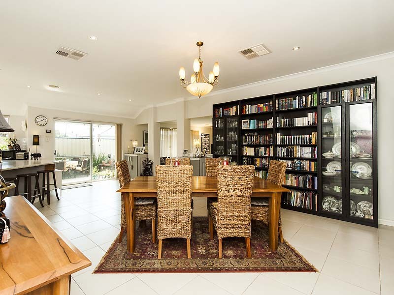 22 Ferncliffe Parkway, Meadow Springs WA 6210