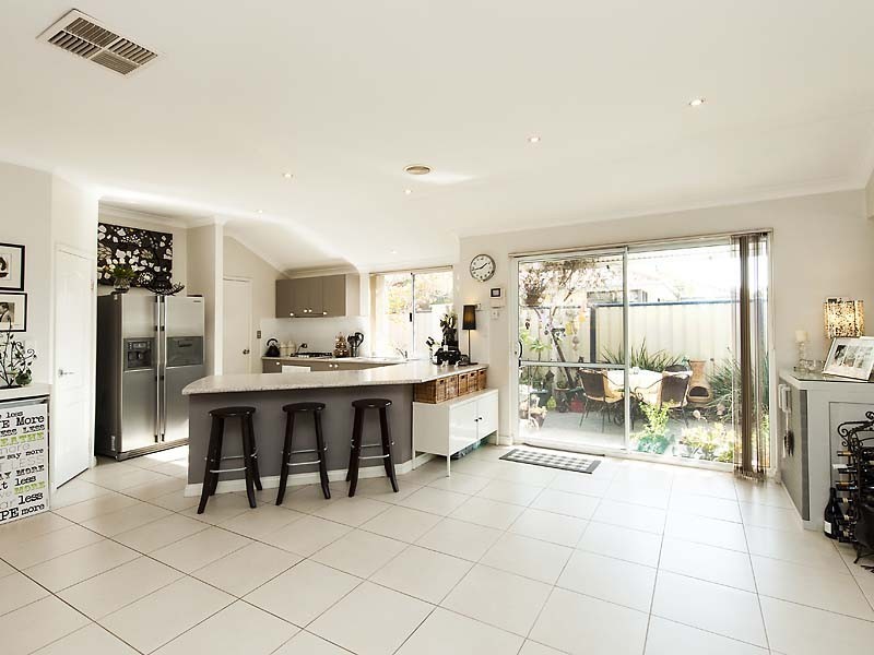 22 Ferncliffe Parkway, Meadow Springs WA 6210