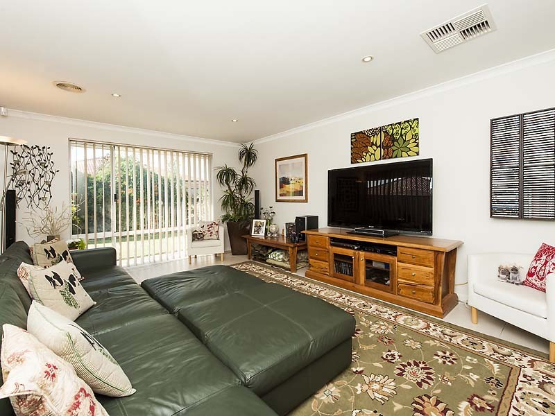 22 Ferncliffe Parkway, Meadow Springs WA 6210