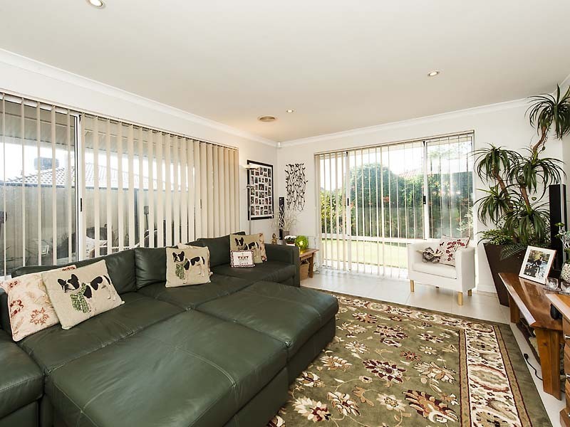 22 Ferncliffe Parkway, Meadow Springs WA 6210