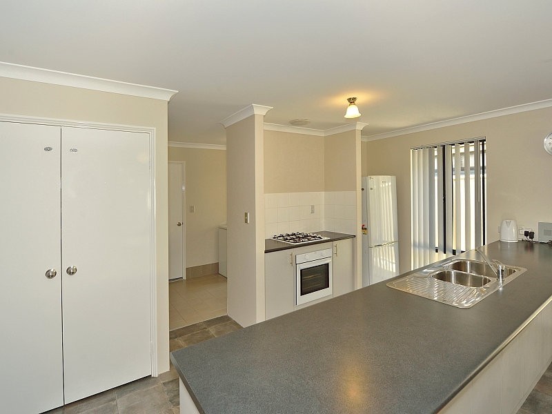 21 Highcliffe Circle, Lakelands WA 6180