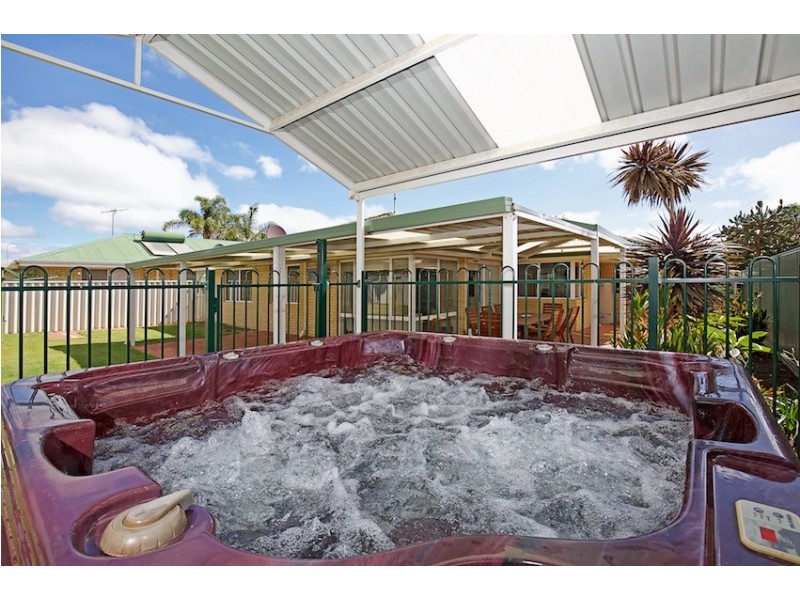 4 Templetonia Promenade, Halls Head WA 6210
