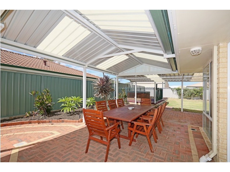 4 Templetonia Promenade, Halls Head WA 6210