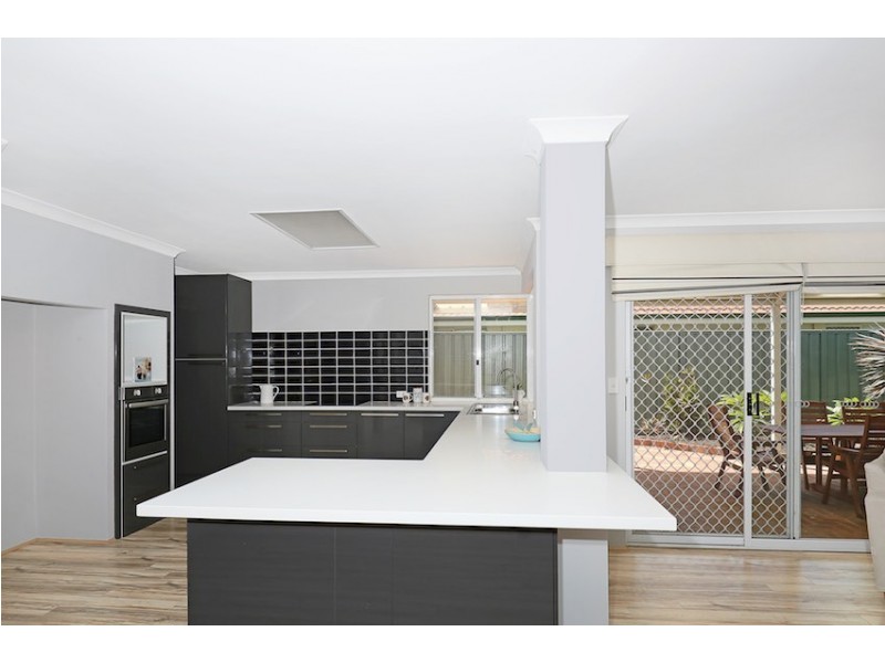 4 Templetonia Promenade, Halls Head WA 6210