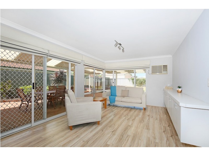 4 Templetonia Promenade, Halls Head WA 6210
