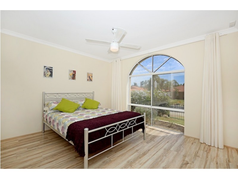 4 Templetonia Promenade, Halls Head WA 6210