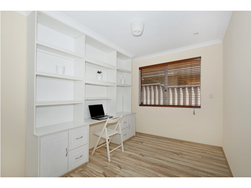 4 Templetonia Promenade, Halls Head WA 6210