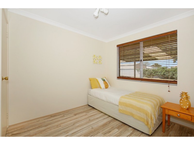 4 Templetonia Promenade, Halls Head WA 6210