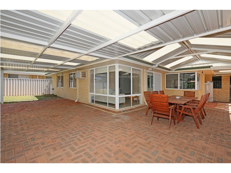 4 Templetonia Promenade, Halls Head WA 6210