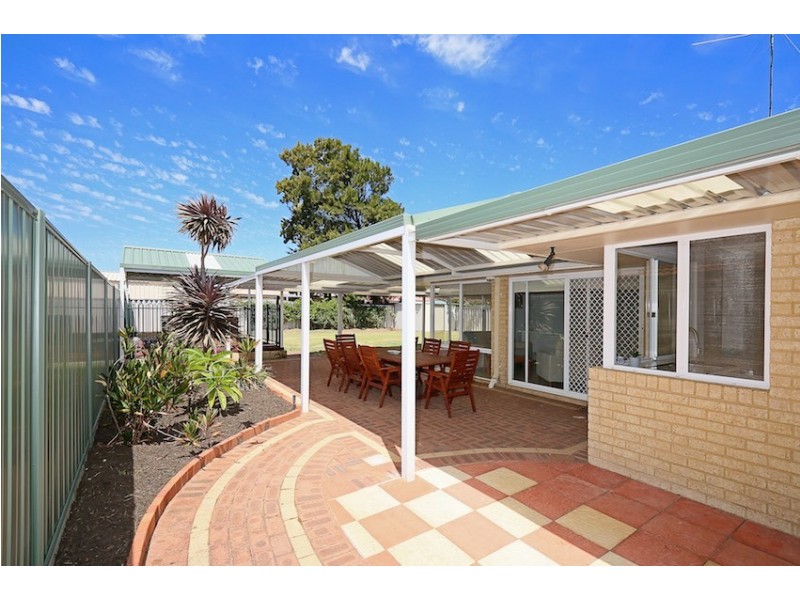 4 Templetonia Promenade, Halls Head WA 6210
