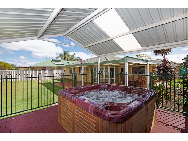4 Templetonia Promenade, Halls Head WA 6210