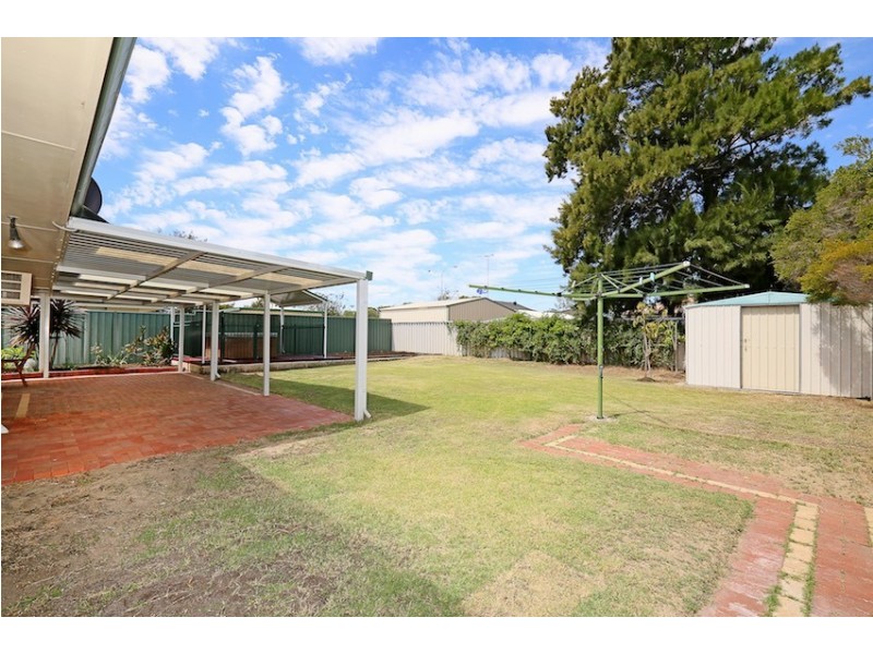 4 Templetonia Promenade, Halls Head WA 6210