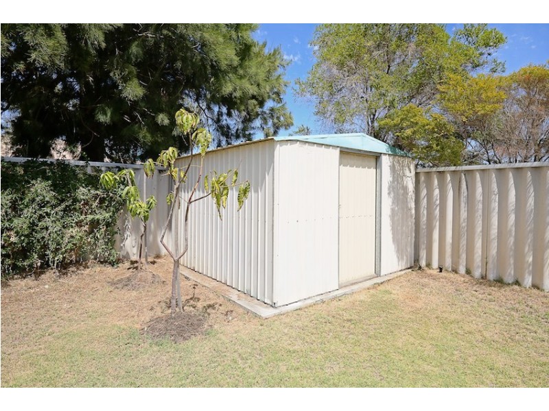 4 Templetonia Promenade, Halls Head WA 6210