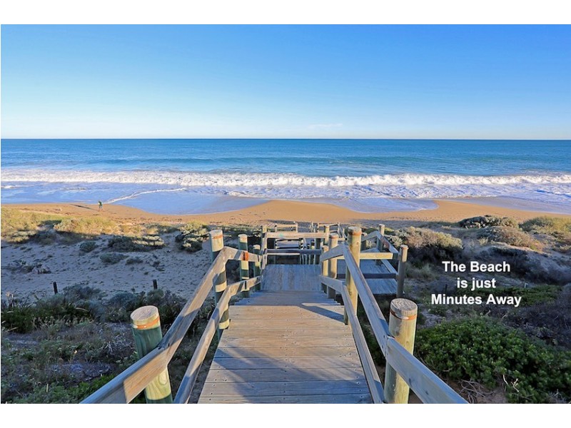 4 Templetonia Promenade, Halls Head WA 6210