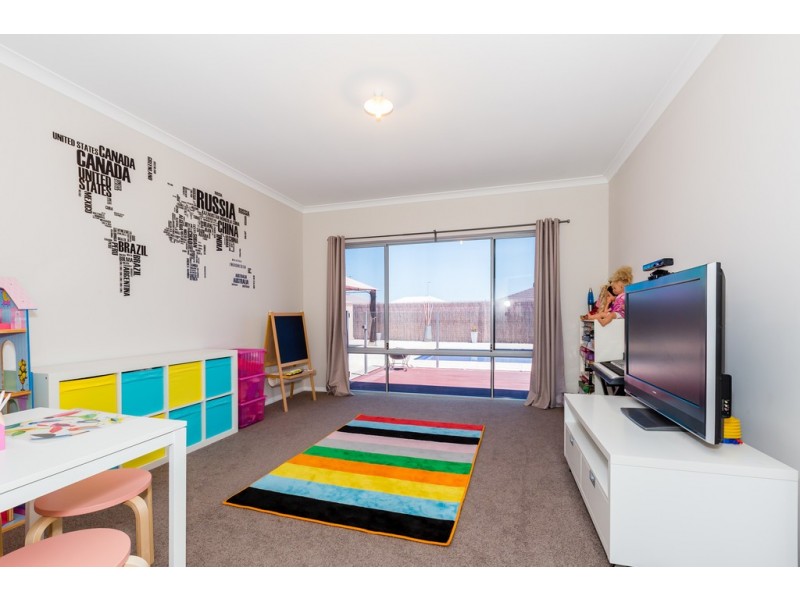 17 Tectona Way, Halls Head WA 6210