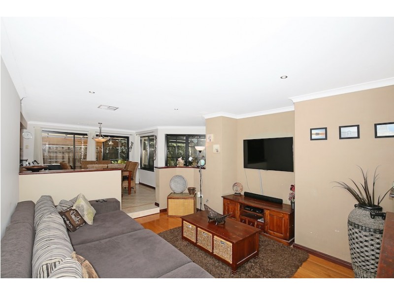 29 Hibbertia Follow, Halls Head WA 6210