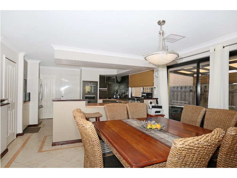 29 Hibbertia Follow, Halls Head WA 6210