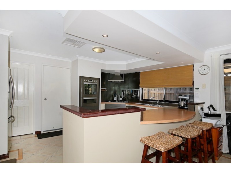 29 Hibbertia Follow, Halls Head WA 6210