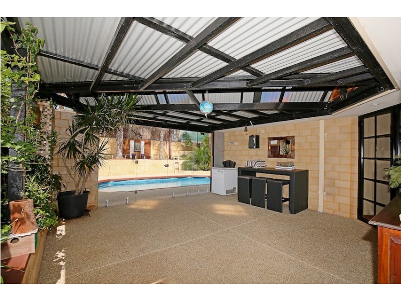 29 Hibbertia Follow, Halls Head WA 6210