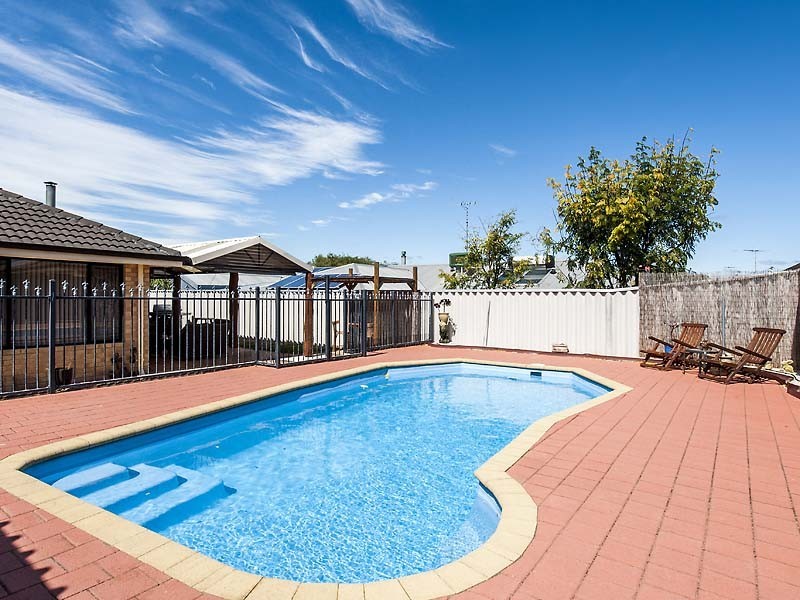 14 Waxberry Close, Halls Head WA 6210