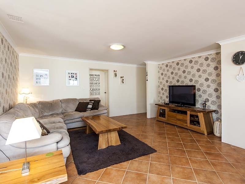 14 Waxberry Close, Halls Head WA 6210