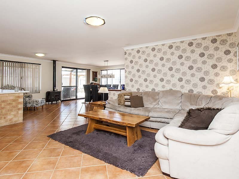 14 Waxberry Close, Halls Head WA 6210