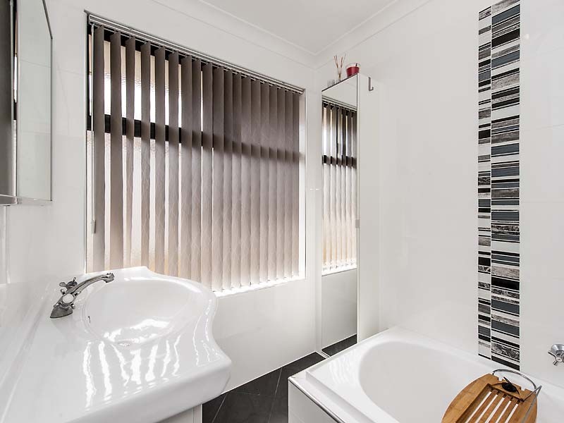 14 Waxberry Close, Halls Head WA 6210