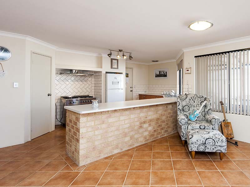 14 Waxberry Close, Halls Head WA 6210