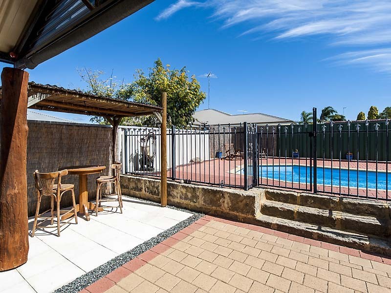 14 Waxberry Close, Halls Head WA 6210