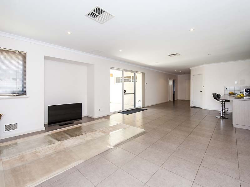 94 Hudson Drive, Dudley Park WA 6210