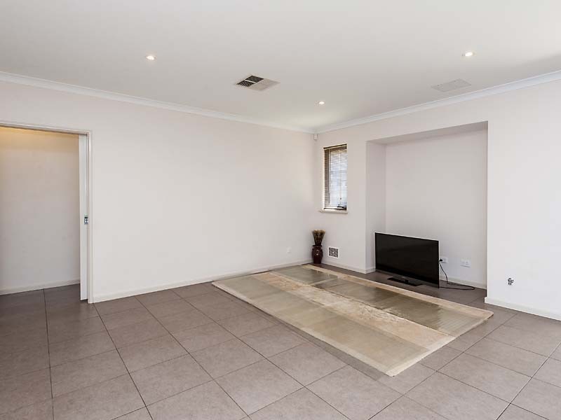 94 Hudson Drive, Dudley Park WA 6210