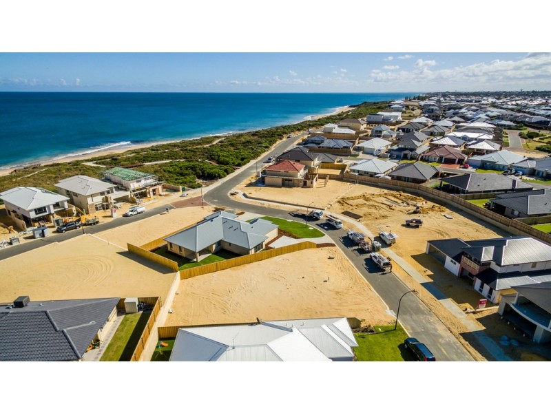 52 Torwood Edge, Halls Head WA 6210