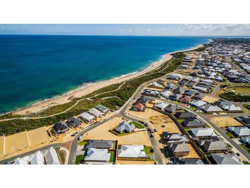 52 Torwood Edge, Halls Head WA 6210