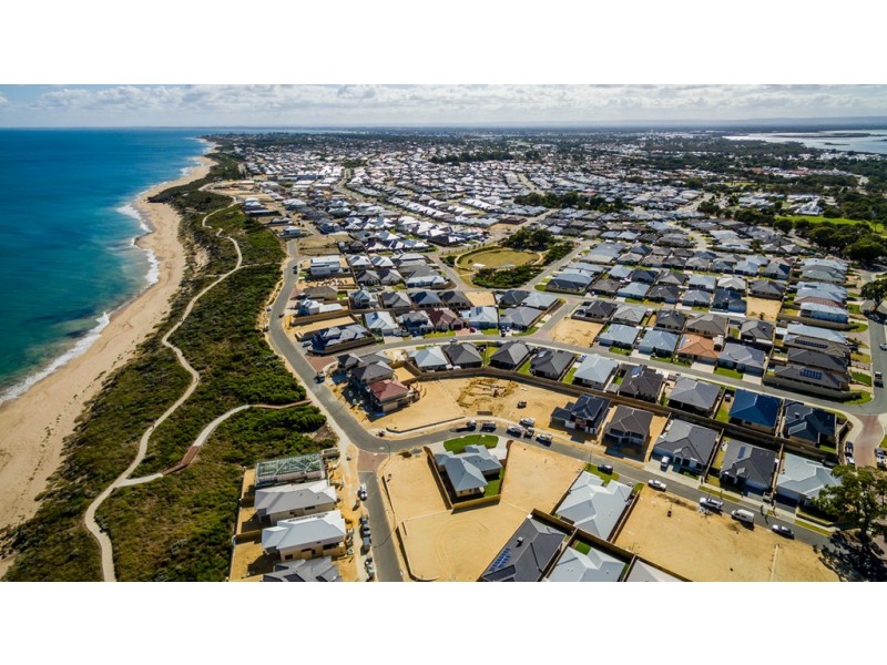 52 Torwood Edge, Halls Head WA 6210