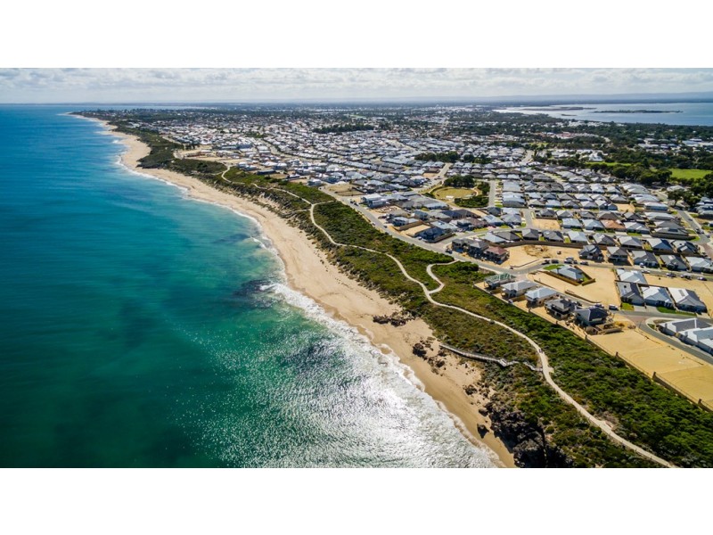52 Torwood Edge, Halls Head WA 6210
