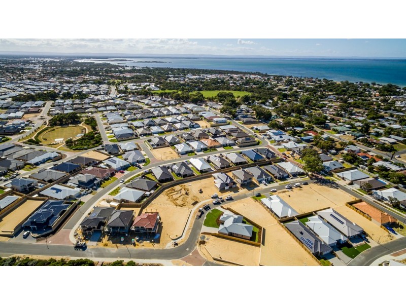 52 Torwood Edge, Halls Head WA 6210