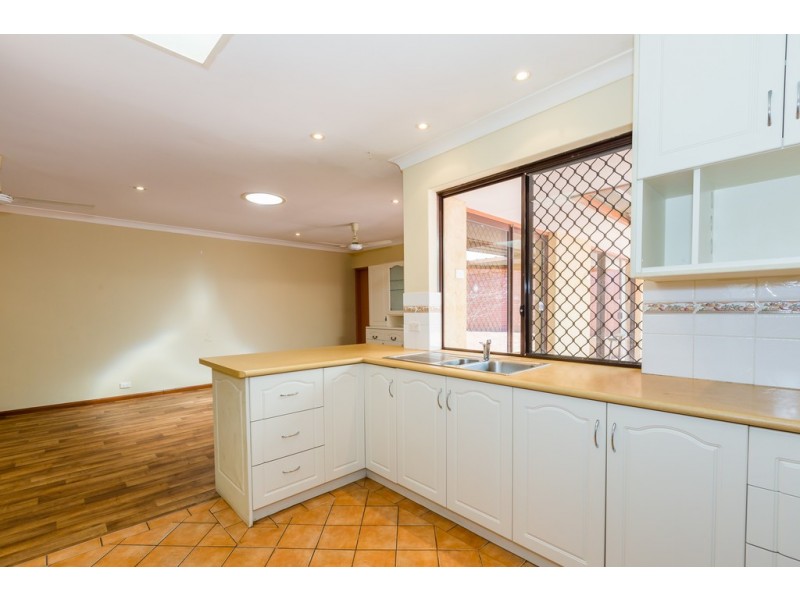 5 Aberdeen Close, Halls Head WA 6210