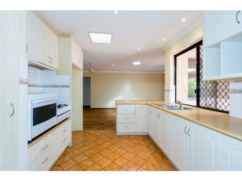 5 Aberdeen Close, Halls Head WA 6210