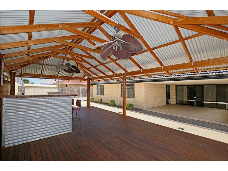 199 Peelwood Parade, Halls Head WA 6210