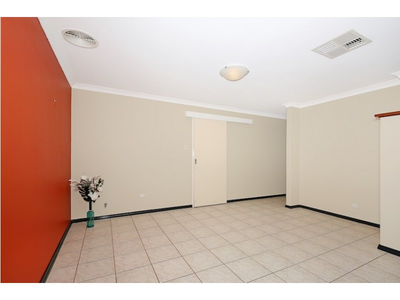 4 Shanto Court, Dudley Park WA 6210