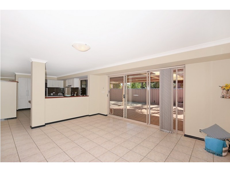 4 Shanto Court, Dudley Park WA 6210