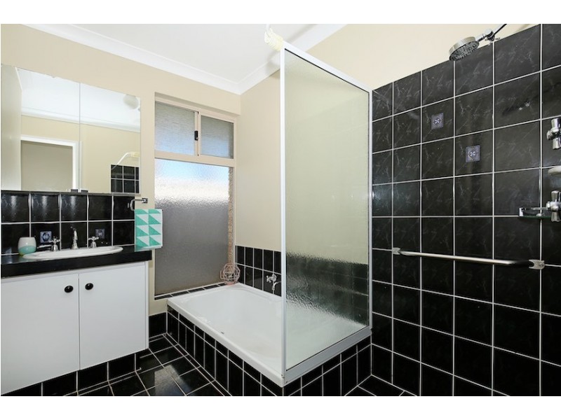 4 Shanto Court, Dudley Park WA 6210